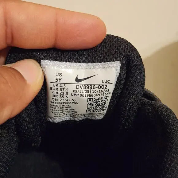 Nike Hustle D 11 Junior Boys Sz 5 Basketball Sneakers DV8996-002 Black & White - Picture 7 of 9